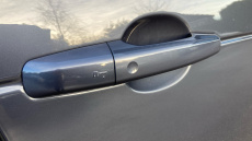 Land Rover Discovery 3.0 D300 Dynamic SE 5dr Auto Diesel Station Wagon